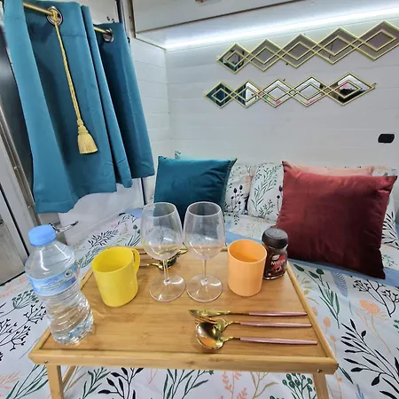 Static Camper In Front Of The Sea キャンプ場 エル・メダノ