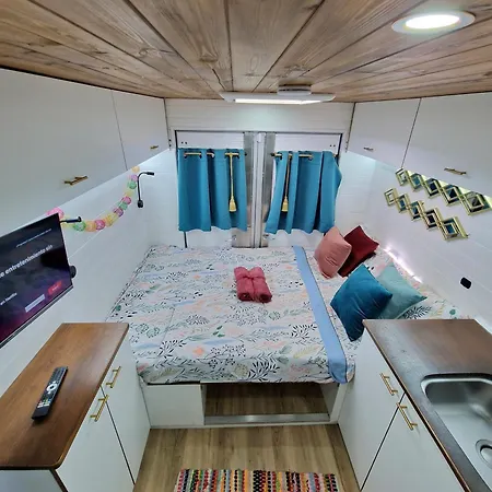 Static Camper In Front Of The Sea キャンプ場