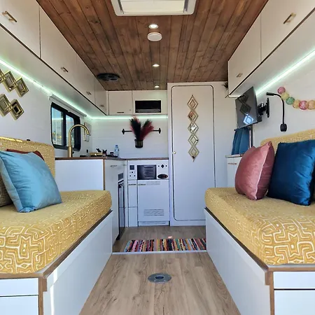 Static Camper In Front Of The Sea * エル・メダノ