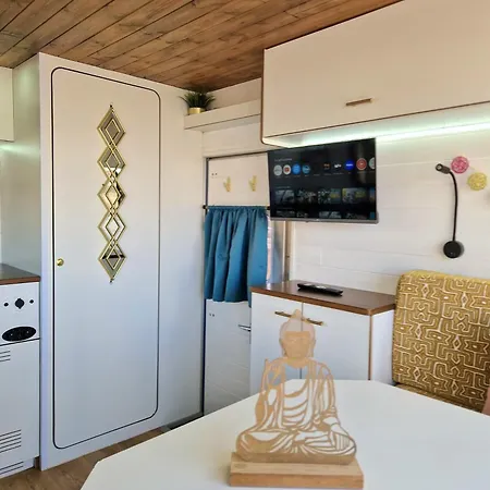 キャンプ場 Static Camper In Front Of The Sea