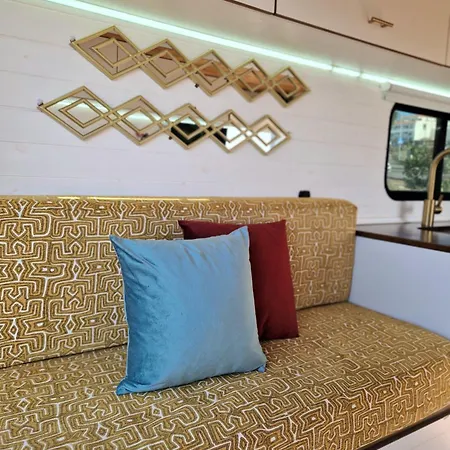 Static Camper In Front Of The Sea キャンプ場 エル・メダノ