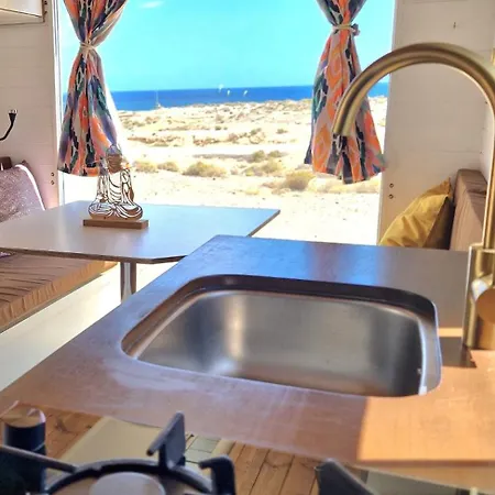 Static Camper In Front Of The Sea * エル・メダノ