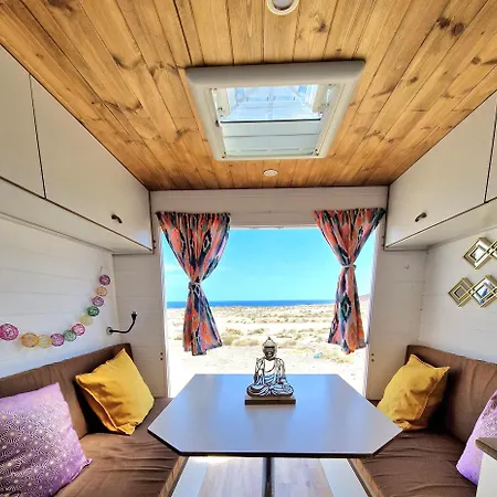 キャンプ場 Static Camper In Front Of The Sea エル・メダノ