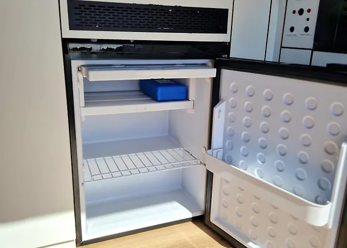 Kemping Static Camper In Front Of The Sea *